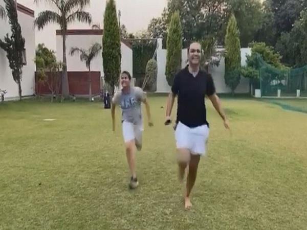 fans happy to see viru running with his son