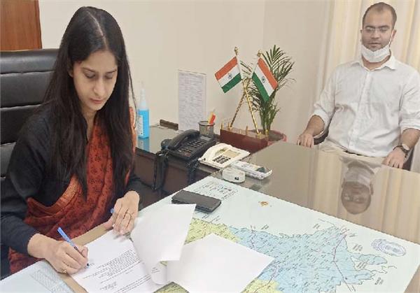 sheena aggarwal ias nawanshahr deputy commissioner