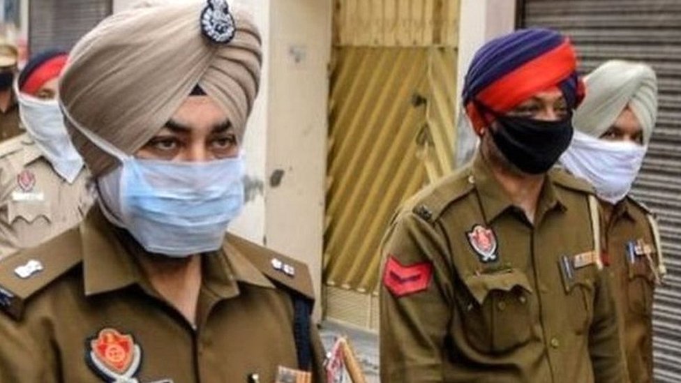 ਪੰਜਾਬ ਪੁਲਿਸ ਕੋਰੋਨਾਵਾਇਰਸ ਦੇ ਖ਼ਦਸ਼ਿਆਂ ਵਿਚਾਲੇ ਇੰਝ ਨਿਭਾ ਰਹੀ ਹੈ ਆਪਣੀ ਡਿਊਟੀ