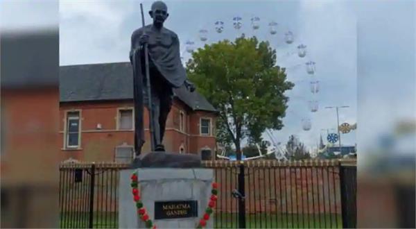 leicester mayor vows to save gandhi statue