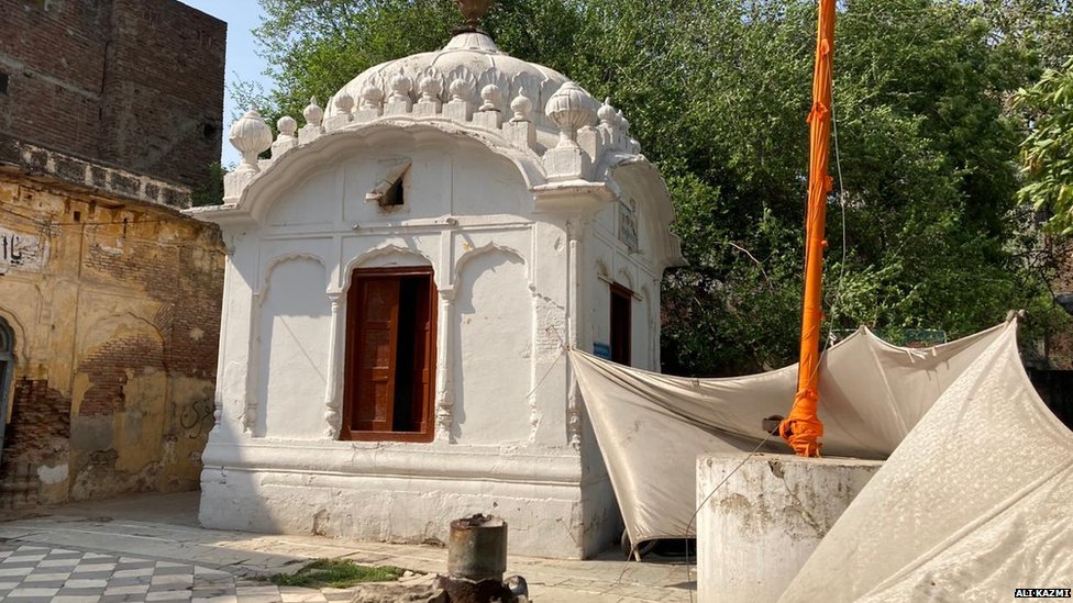 ਲਾਹੌਰ ਗੁਰਦੁਆਰਾ ਮਸਜਿਦ ਵਿਵਾਦ: ਵਾਇਰਲ ਵੀਡੀਓ ਤੋਂ ਭਖੇ ਮਾਮਲੇ ਬਾਰੇ ਕੀ ਕਹਿ ਰਹੀ ਹੈ ਪਾਕ ਗੁਰਦੁਆਰਾ ਕਮੇਟੀ