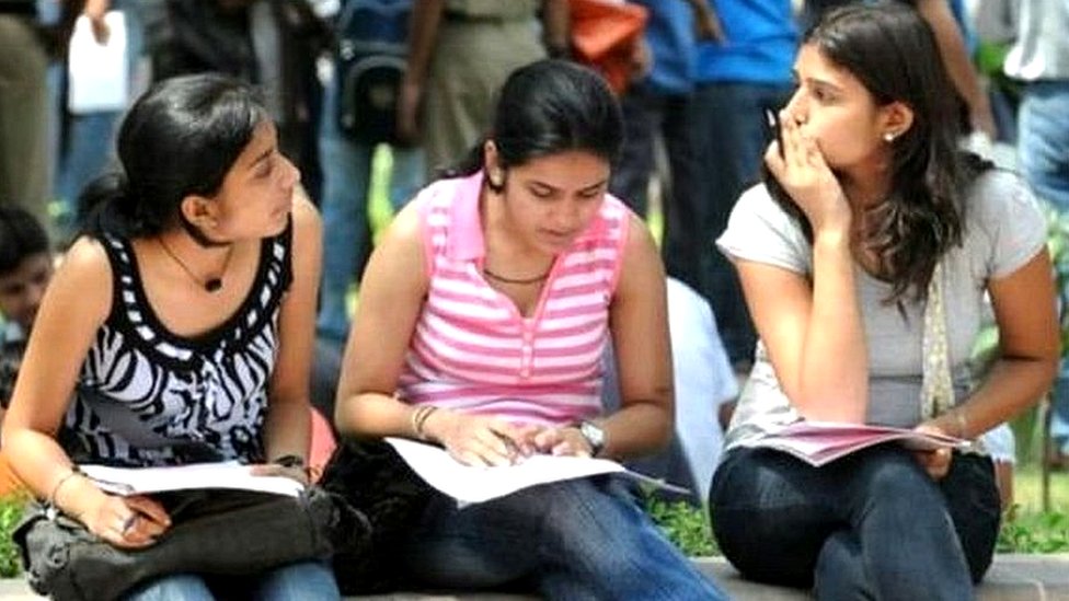 IIT-JEE ਅਤੇ NEET ਦੀਆਂ ਪ੍ਰੀਖਿਆਵਾਂ ਬਾਰੇ ਰੌਲੇ ਨੂੰ 5 ਨੁਕਤਿਆਂ ''''ਚ ਸਮਝੋ