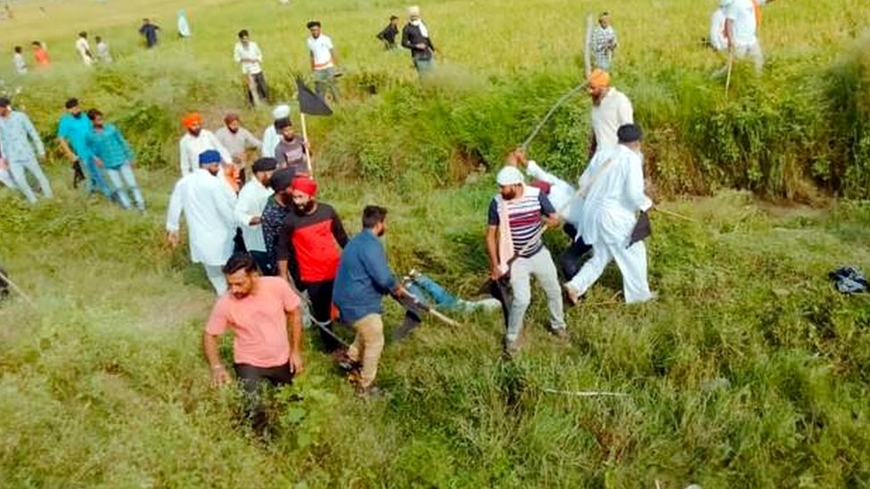 ਲਖੀਮਪੁਰ ਖੀਰੀ ਹਿੰਸਾ- SIT ਵੱਲੋਂ ਛੇ ਫ਼ੋਟੋਆਂ ਜਾਰੀ, ਇਤਲਾਹ ਦੇਣ ਵਾਲੇ ਨੂੰ ਮਿਲੇਗਾ ਇਨਾਮ -ਪ੍ਰੈ੍ੱਸ ਰਿਵੀਊ