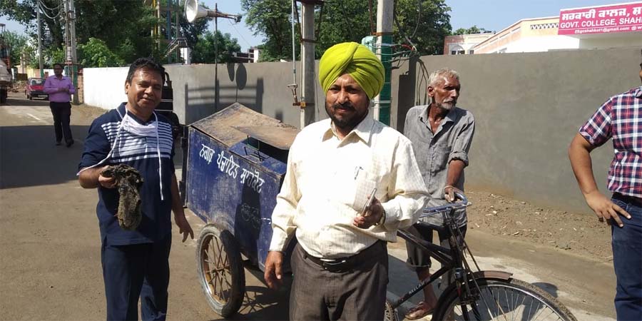 ਸ਼ਾਹਕੋਟ ਦੇ ਸਰਕਾਰੀ ਕਾਲਜ ਦੇ ਉਦਘਾਟਨ ਤੋਂ ਪਹਿਲਾਂ ਖ਼ੁਦ ਤਹਿਸੀਲਦਾਰ ਤੇ SDM ਨੇ ਕੀਤੀ ਸਫ਼ਾਈ, ਪ੍ਰਸ਼ਾਸਨ ’ਤੇ ਉੱਠੇ ਸਵਾਲ