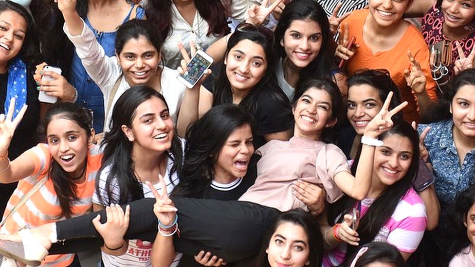 NFHS 5: ਕੀ ਭਾਰਤ ''''ਚ ਸੱਚਮੁੱਚ ਮਰਦਾਂ ਦੇ ਮੁਕਾਬਲੇ ਔਰਤਾਂ ਦੀ ਗਿਣਤੀ ਵਧੀ ਹੈ