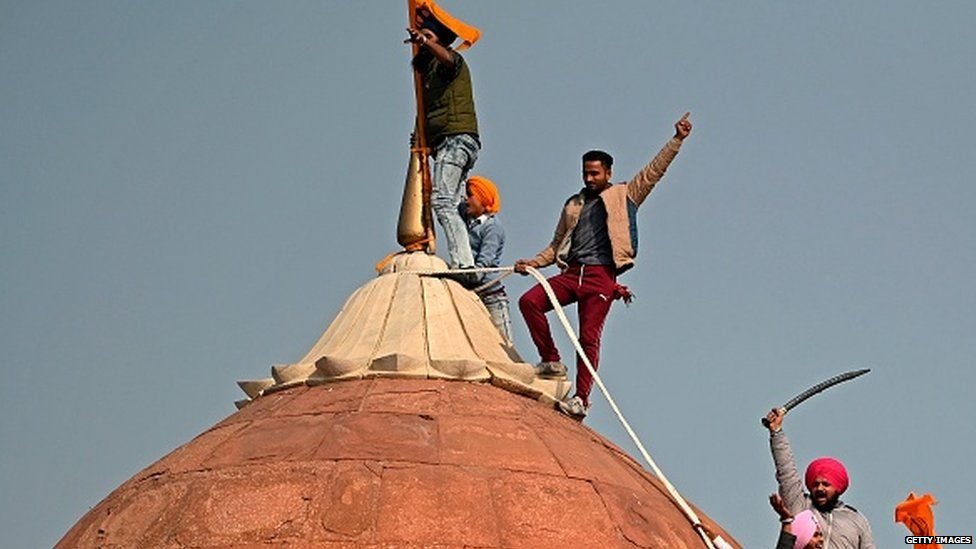 ਅਕਾਲ ਤਖ਼ਤ ਦੇ ਜਥੇਦਾਰ ਲਾਲ ਕਿਲੇ ''''ਤੇ ਨਿਸ਼ਾਨ ਸਾਹਿਬ ਦੀ ਝੰਡੀ ਲਾਉਣਾ ਅਪਰਾਧ ਕਿਉਂ ਨਹੀਂ ਮੰਨਦੇ