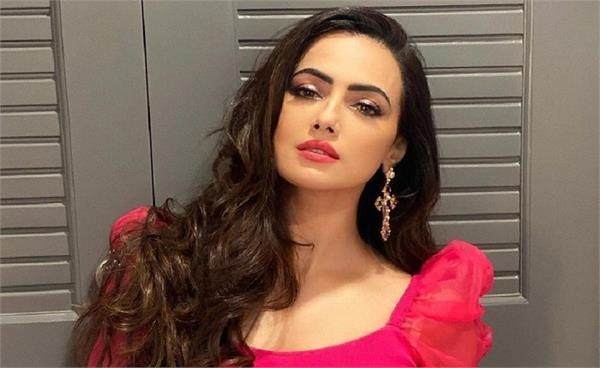 sana khan reacts to negative video highlighting her past relationship