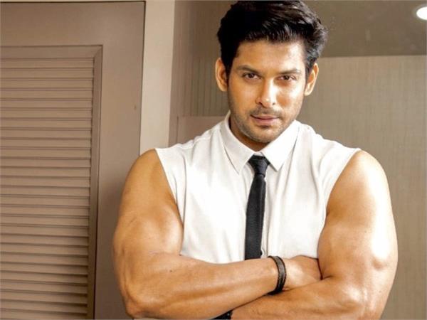 fan shared a shirtless photo of siddharth shukla  the actor responded