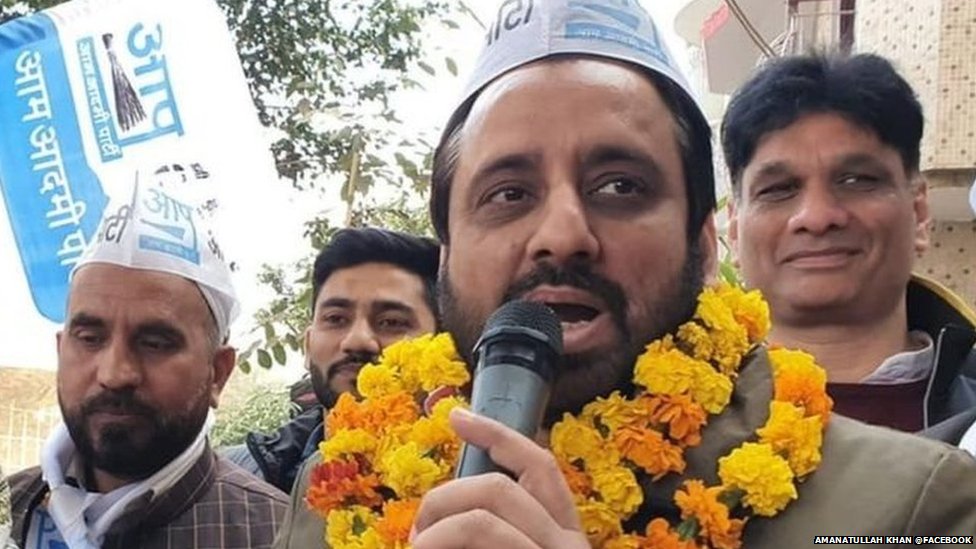ਅਮਾਨਤੁੱਲ੍ਹਾ ਖ਼ਾਨ: ਪੈਗੰਬਰ ਖ਼ਿਲਾਫ਼ ਕਥਿਤ ਟਿੱਪਣੀ ਕਰਨ ਵਾਲੇ ਮਹੰਤ ਵਿਰੁੱਧ ਕੇਸ ਦਰਜ ਕਰਵਾਉਣ ਵਾਲੇ ''''ਆਪ'''' ਵਿਧਾਇਕ ਉੱਤੇ ਵੀ FIR