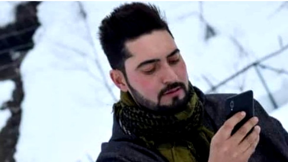 ਕਸ਼ਮੀਰ: ''''ਮੇਰਾ ਪੁੱਤ ਫੌਜੀ ਸੀ ਉਹ ਮਰਿਆ ਹੈ ਤਾਂ ਸ਼ਹੀਦ ਕਹੋ, ਜੇ ਅੱਤਵਾਦੀਆਂ ਨਾਲ ਰਲ਼ ਗਿਆ ਤਾਂ ਵੀ ਐਲਾਨੋ''''