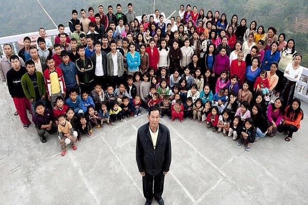 head of   world  s biggest family   cremated four days after death