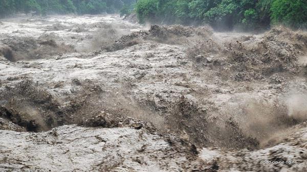 cloudburst in kullu floods houses evacuated