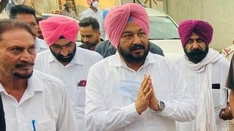 ਪੰਜਾਬ ਕੈਬਨਿਟ ਮੰਤਰੀ ਦੇ ਜਵਾਈ ਨੂੰ ਸਰਕਾਰੀ ਨੌਕਰੀ ਦਿੱਤੇ ਜਾਣ ਬਾਰੇ ਹੋ ਸਕਦੀ ਹੈ ਮੀਟਿੰਗ ''''ਚ ਚਰਚਾ - ਪ੍ਰੈੱਸ ਰਿਵੀਊ