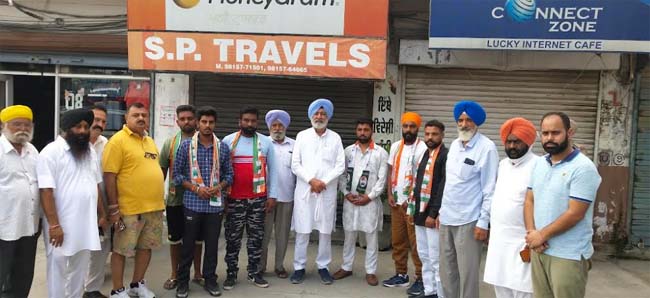 ਵਿਧਾਇਕ ਗਿਲਜ਼ੀਆਂ ਦੀ ਅਗਵਾਈ ''ਚ ਅਨੇਕਾਂ ਨੌਜਵਾਨ ਹੋਏ ਕਾਂਗਰਸ ਪਾਰਟੀ ''ਚ ਸ਼ਾਮਲ