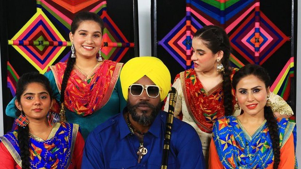 ਕ੍ਰਿਸਗੇਲ ਨੂੰ ਪੰਜਾਬੀ ਪਹਿਰਾਵੇ ਵਿੱਚ ਦੇਖ ਟਵਿੱਟਰ ’ਤੇ ਚਰਚਾ, ਉਨ੍ਹਾਂ ਨੂੰ ਪੰਜਾਬ ਦਾ ਸੀਐੱਮ ਬਣਾਉਣ ਬਾਰੇ ਕਿਉਂ ਹੋ ਰਹੀ - ਸੋਸ਼ਲ
