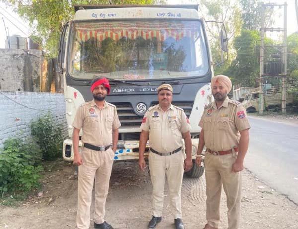 a case registered against the tipper driver of illegal extraction of sand