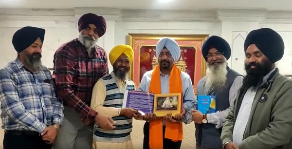 ਅੰਮ੍ਰਿਤਸਰ ਦੇ ਨਵ ਨਿਯੁਕਤ ਪੁਲਸ ਕਮਿਸ਼ਨਰ ਜਸਕਰਨ ਸਿੰਘ ਸੱਚਖੰਡ ਸ੍ਰੀ ਦਰਬਾਰ ਸਾਹਿਬ ਹੋਏ ਨਤਮਸਤਕ