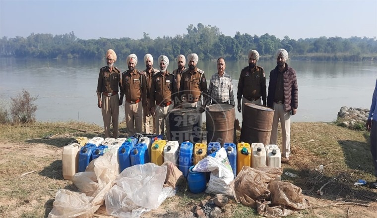 ਪੁਲਸ ਅਤੇ ਆਬਕਾਰੀ ਵਿਭਾਗ ਵੱਲੋਂ ਚਲਾਈ ਗਈ ਵਿਸ਼ੇਸ਼ ਮੁਹਿੰਮ, 1800 ਕਿੱਲੋਂ ਲਾਹਣ ਸਮੇਤ ਨਾਜਾਇਜ਼ ਸ਼ਰਾਬ ਬਰਾਮਦ
