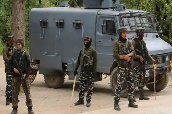 three lashkar e taiba terrorist aide arrested in sopore