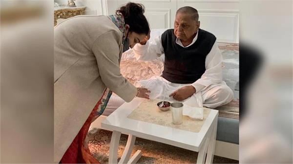 aparna returned to lucknow after joining bjp took blessings from mulayam