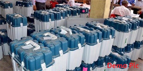 counting of votes in progress at beant college gurdaspur