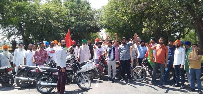 CM ਭਗਵੰਤ ਮਾਨ ਵਲੋਂ ਪ੍ਰਾਈਵੇਟ ਸਕੂਲ ਨੂੰ ਦਿੱਤੀਆਂ ਹਦਾਇਤਾਂ ਦਾ ਨਹੀਂ ਹੋ ਰਿਹਾ ਕੋਈ ਅਸਰ