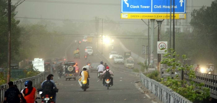 ਹਨੇਰੀ ਨਾਲ ਜ਼ਮੀਨ ਤੋਂ ਲੈ ਕੇ ਆਸਮਾਨ ਤੱਕ ਧੂੜ ਹੀ ਧੂੜ, ਸ਼ਾਮ ਰਾਤ ’ਚ ਹੋਈ ਤਬਦੀਲ
