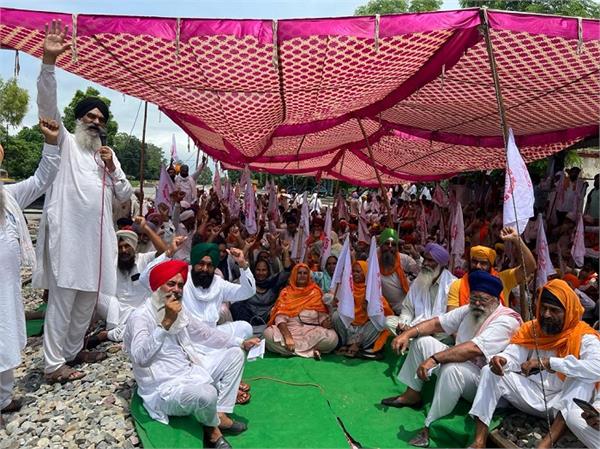 farmers laborers  patti railway station  trains chaka jam