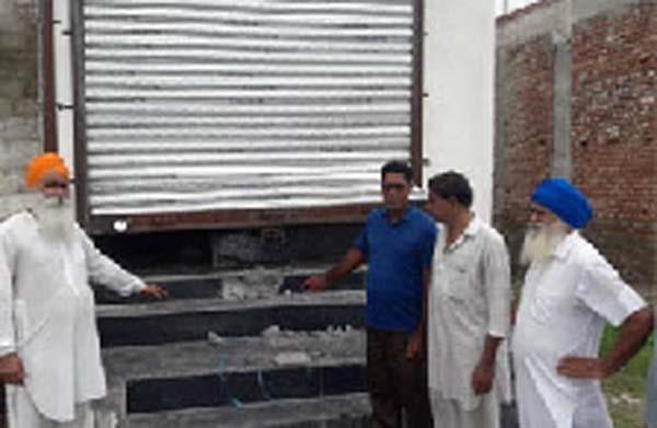 thieves broke the shutters of 8 shops in dasuya