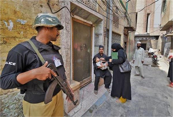 6 month old child dies of polio in pakistan