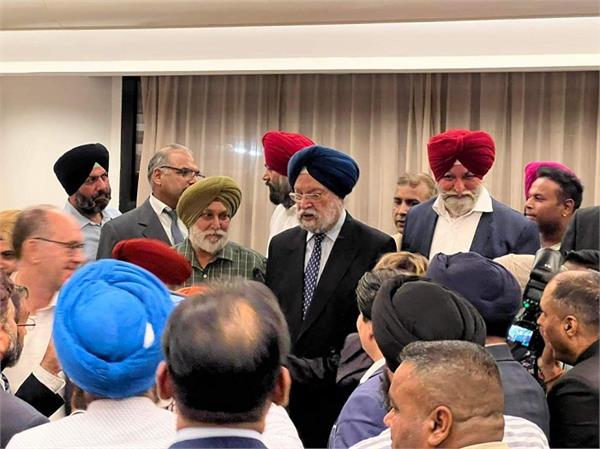 union minister hardeep singh puri met sikh leaders in italy