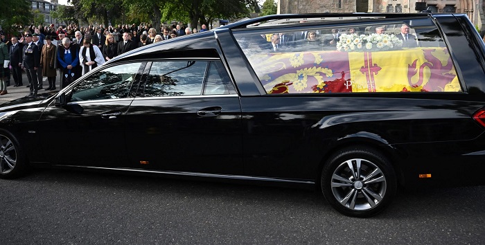 ਮਹਾਰਾਣੀ ਐਲਿਜਾਬੈਥ ਦੋਇਮ ਦੀ ਮ੍ਰਿਤਕ ਦੇਹ ਸਕਾਟਿਸ਼ ਰਾਜਧਾਨੀ ਲਿਆਂਦੀ ਗਈ