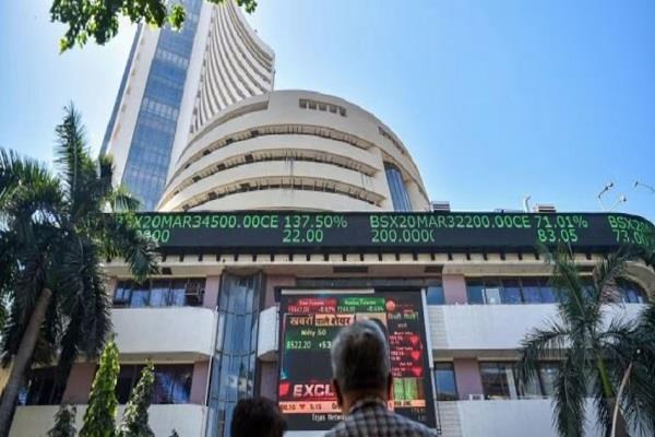 market declines for fourth consecutive day bse slips 928 points