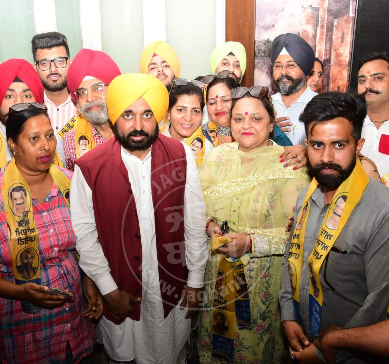 ਜਲੰਧਰ 'ਚ ਪਰਗਟ ਸਿੰਘ ਨੂੰ ਝਟਕਾ, ਕੌਂਸਲਰ ਹਰਸ਼ਰਨ ਕੌਰ ਵੱਡੀ ਗਿਣਤੀ ਸਮਰਥਕਾਂ ਸਮੇਤ ‘ਆਪ’ ’ਚ ਸ਼ਾਮਲ