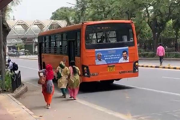 delhi government suspend bus driver for not stopping bus at stop for women