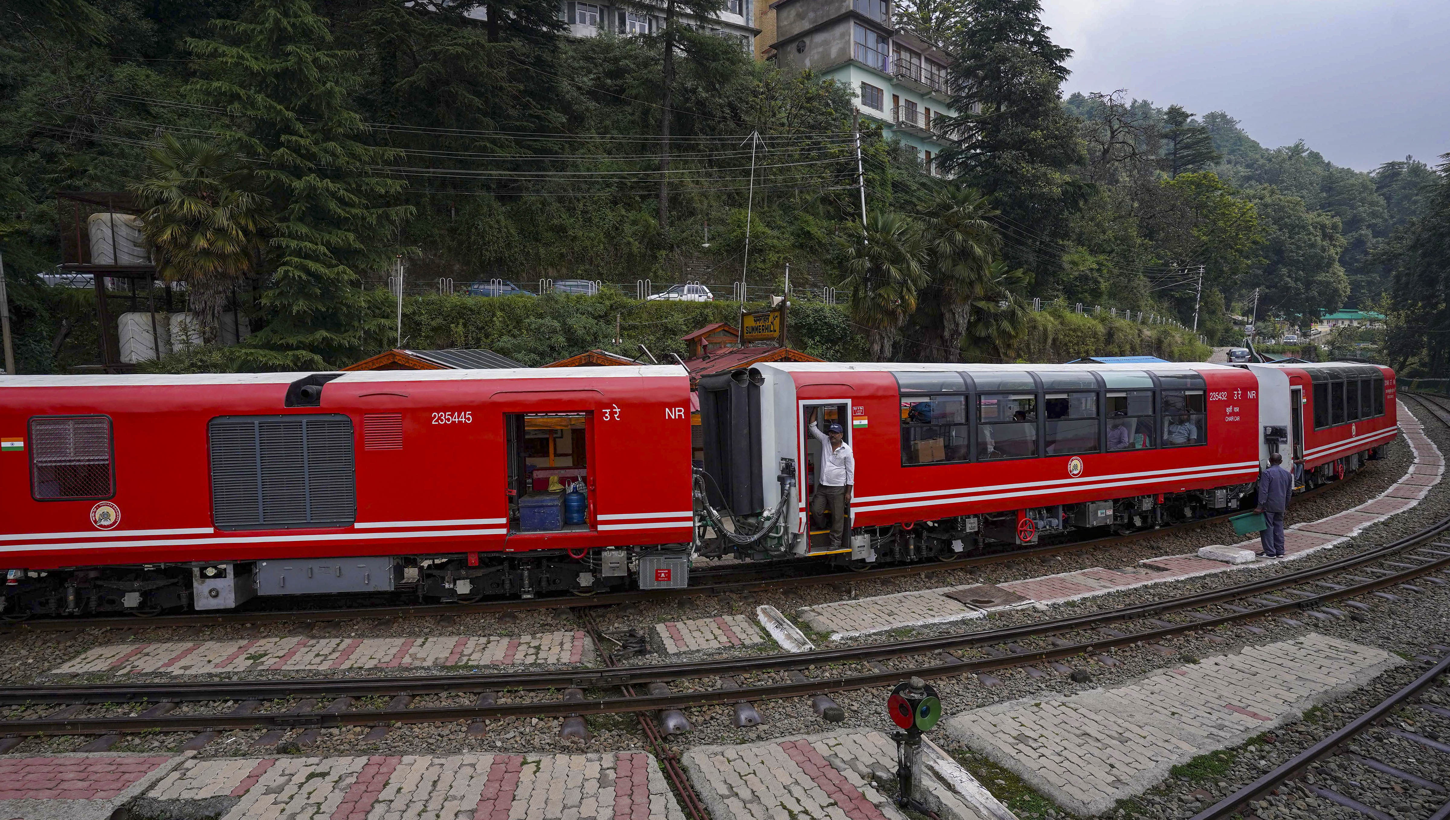 ਸ਼ਿਮਲਾ-ਕਾਲਕਾ ਰੇਲ ਮਾਰਗ ’ਤੇ ‘ਪੈਨੋਰਮਿਕ ਕੋਚ’ ਵਾਲੀ ਟ੍ਰੇਨ ਦਾ ਟ੍ਰਾਇਲ ਸ਼ੁਰੂ