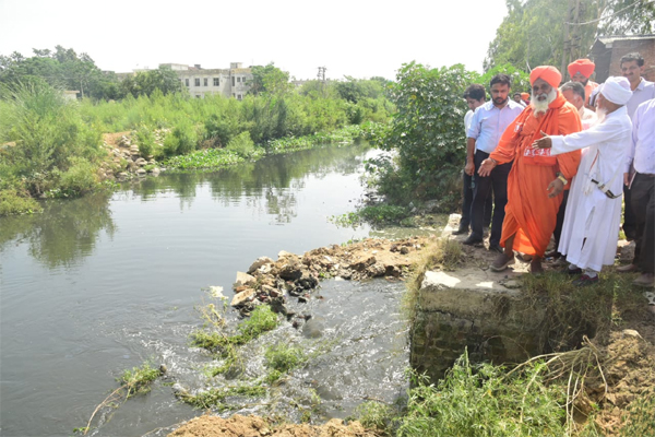 ਸੰਤ ਸੀਚੇਵਾਲ ਵੱਲੋਂ 6 ਟਰੀਟਮੈਂਟ ਪਲਾਂਟਾਂ ਅਤੇ ਕਾਲਾ ਸੰਘਿਆਂ ਡਰੇਨ ਦਾ ਨਿਰੀਖਣ, ਅਧਿਕਾਰੀਆਂ ਨੂੰ ਕੀਤੀ ਤਾੜਨਾ