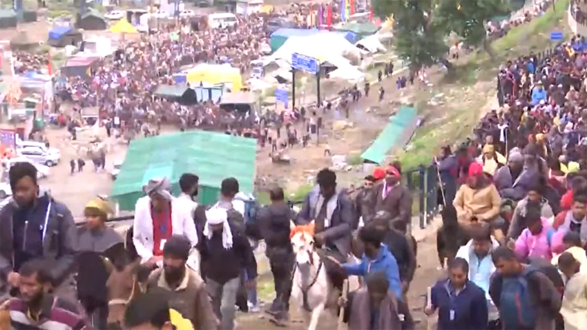 19ਵੇਂ ਜੱਥੇ ’ਚ ਬਮ-ਬਮ ਭੋਲੇ ਦੀ ਜੈਕਾਰੇ ਮਾਰਦੇ 4675 ਸ਼ਿਵ ਭਗਤ ਪਹਿਲਗਾਮ ਤੇ ਬਾਲਟਾਲ ਲਈ ਰਵਾਨਾ