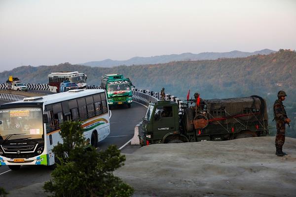 amarnath yatra second batch of over 4 400 pilgrims leave for kashmir