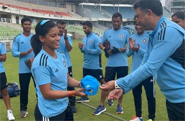 four wickets in amanjot s debut india wraps up bangladesh for 152 runs