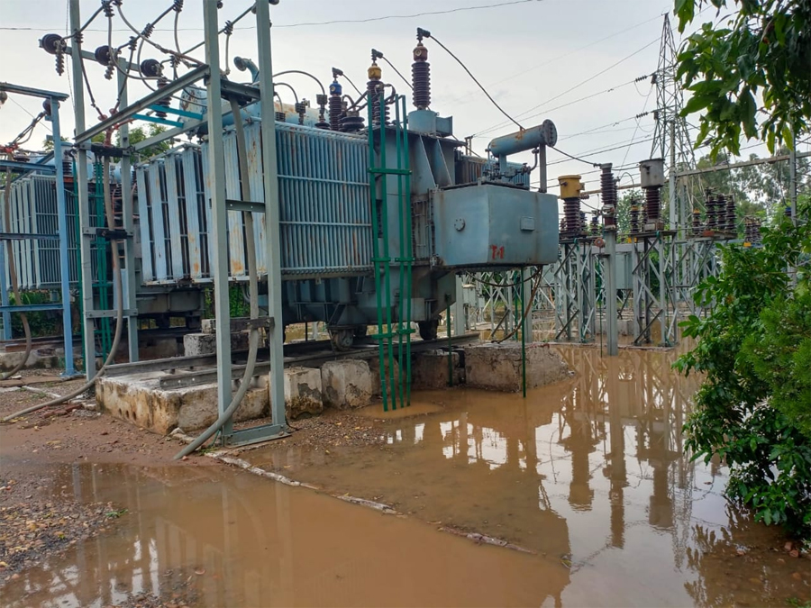 ਮਲਸੀਆਂ ''ਚ ਭਾਰੀ ਬਾਰਿਸ਼ ਕਾਰਨ ਬਿਜਲੀ ਘਰ ਪਾਣੀ ''ਚ ਡੁੱਬਿਆ, ਕਈ ਘਰਾਂ ''ਚ ਪਾਣੀ ਨੇ ਮਚਾਈ ਤਬਾਹੀ