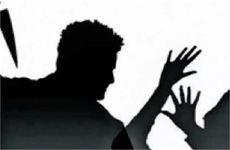 ਨੌਜਵਾਨਾਂ ਦਾ ਹੰਗਾਮਾ, ਪੁਲਸ ਮੁਲਾਜ਼ਮਾਂ ’ਤੇ ਕੀਤਾ ਹਮਲਾ