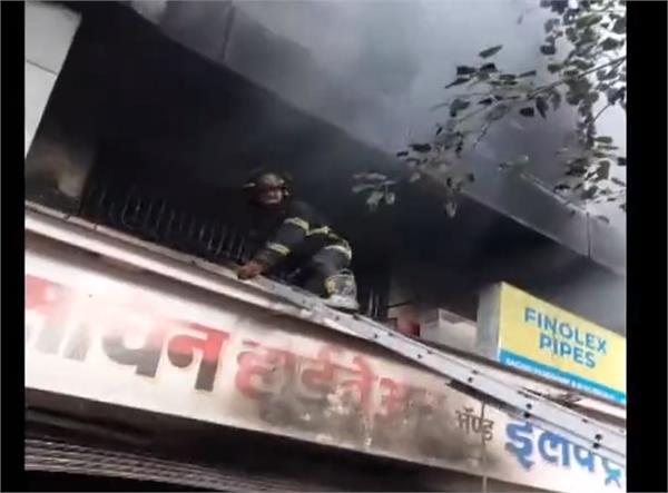 fire broke out in electric hardware shop  four people of same family died