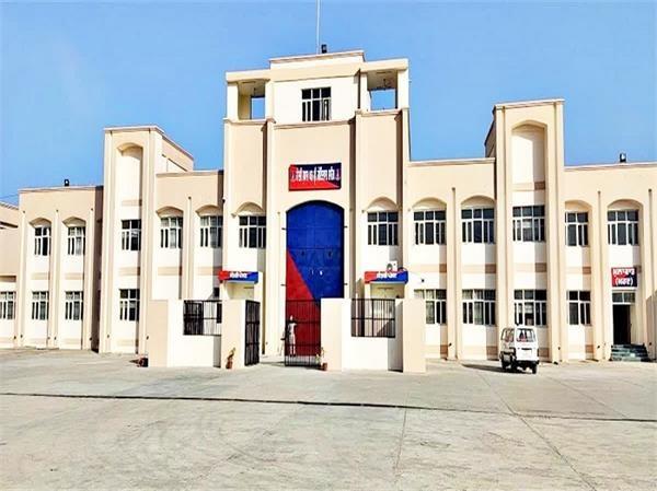 9 mobiles  5 sims and other items were recovered from central jail