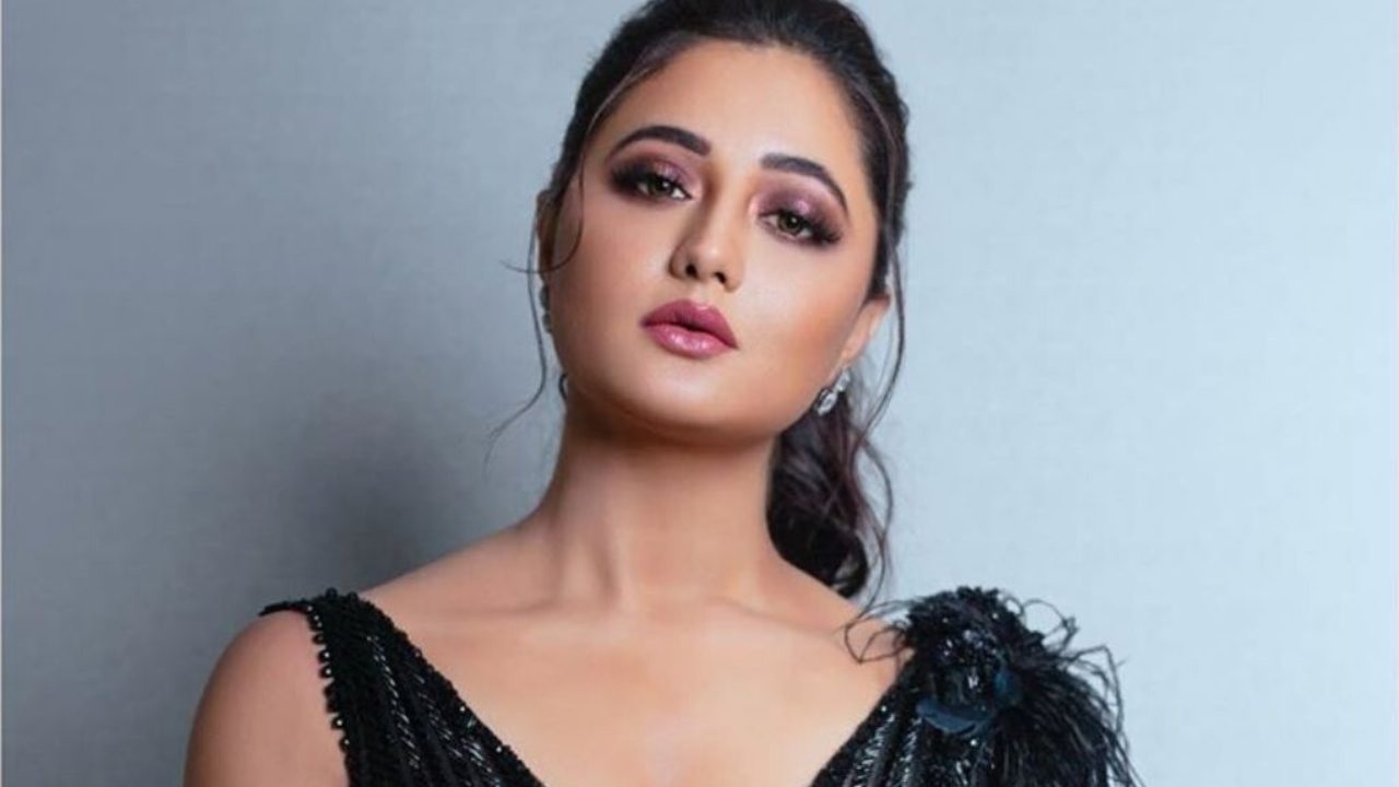 ਅਦਾਕਾਰਾ ਰਸ਼ਮੀ ਦੇਸਾਈ ਨੇ ਵਿਦਿਆਰਥਣ ਕੀਰਤਪ੍ਰੀਤ ਨੂੰ ਕੀਤਾ ਸਨਮਾਨਿਤ