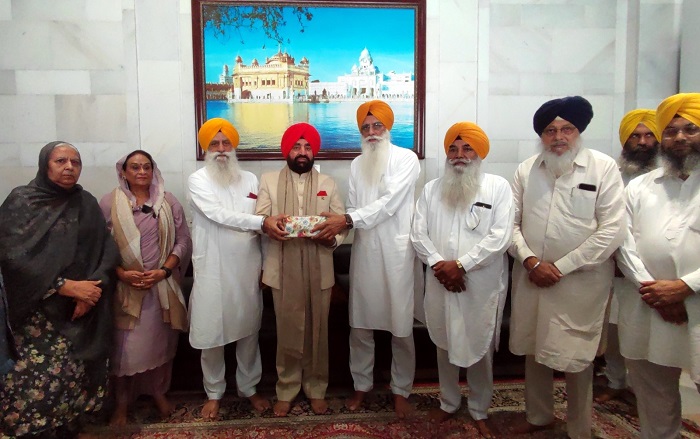 ਉੱਤਰਾਖੰਡ ਦੇ ਰਾਜਪਾਲ ਲੈਫਟੀਨੈਟ ਜਨਰਲ ਸ. ਗੁਰਮੀਤ ਸਿੰਘ ਸੱਚਖੰਡ ਸ੍ਰੀ ਹਰਿਮੰਦਰ ਸਾਹਿਬ ਹੋਏ ਨਤਮਸਤਕ