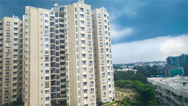 home sales in mumbai and pune fall by 17 percent
