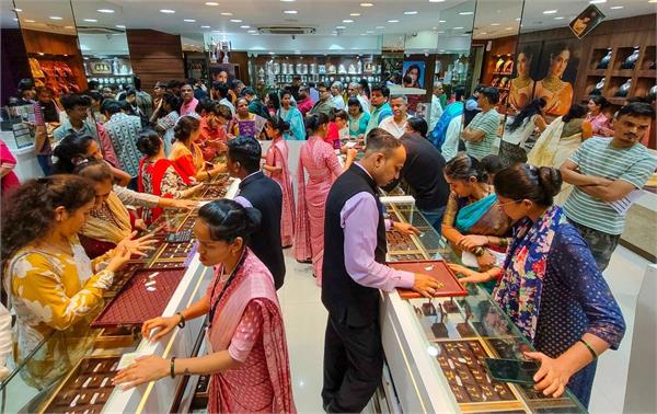 indians spent a record rs 1 lakh crore on dhanteras