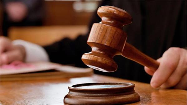 man threw shoe at judge in ahmedabad court