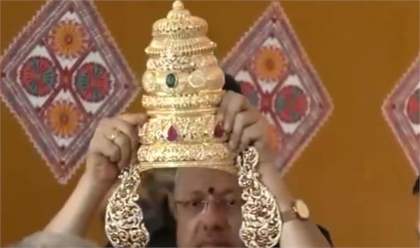 devotees donate gold and diamond jewellery to sri kanak durga temple